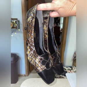 Magdesian Women's‎  Pumps Vintage Snake Skin Print Patent Leather Size 7.5 M